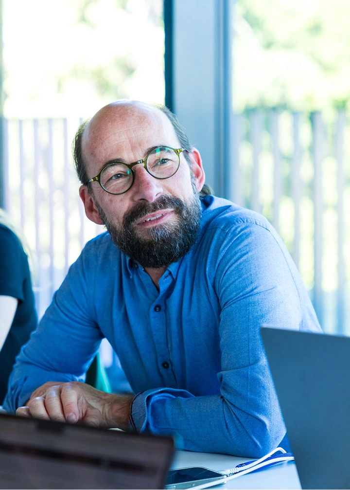 Markus Weiss, Managing Partner und Förderberater bei MINTED, höhrt aufmerksam zu
